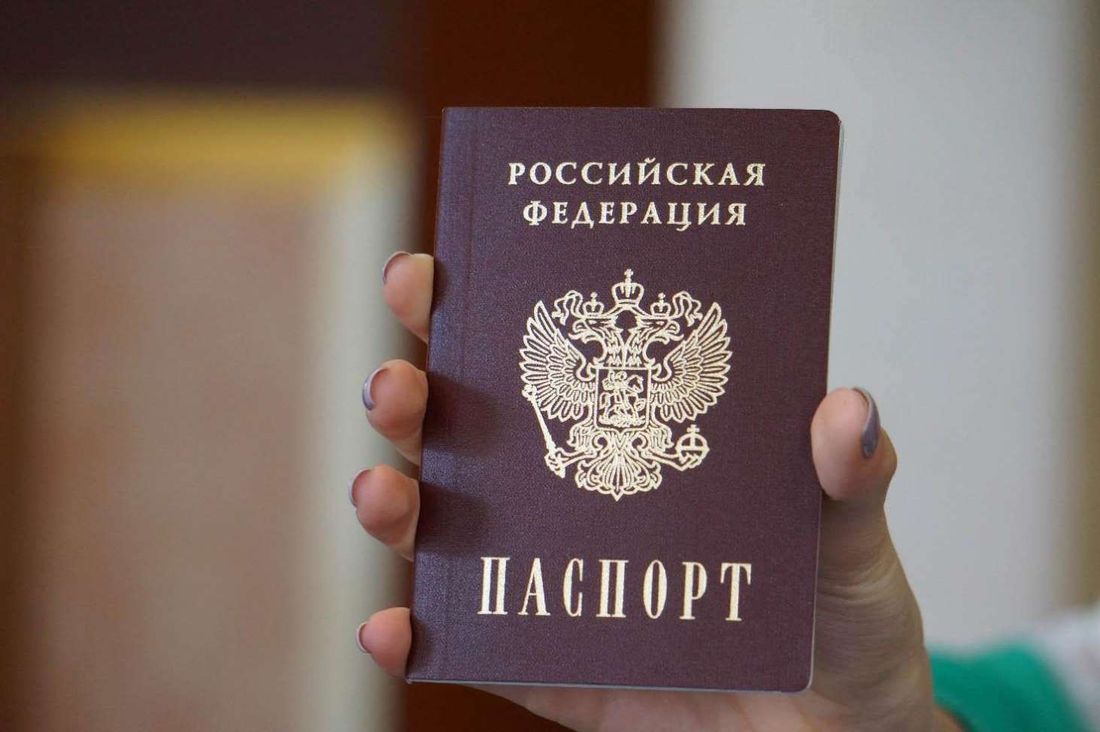 Песков: рано говорить о решениях по российским паспортам для украинцев
