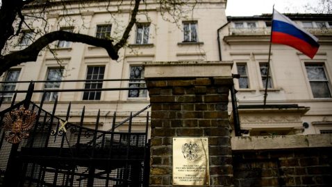 Посольство РФ недовольно тем, как Британия поздравила Зеленского с победой