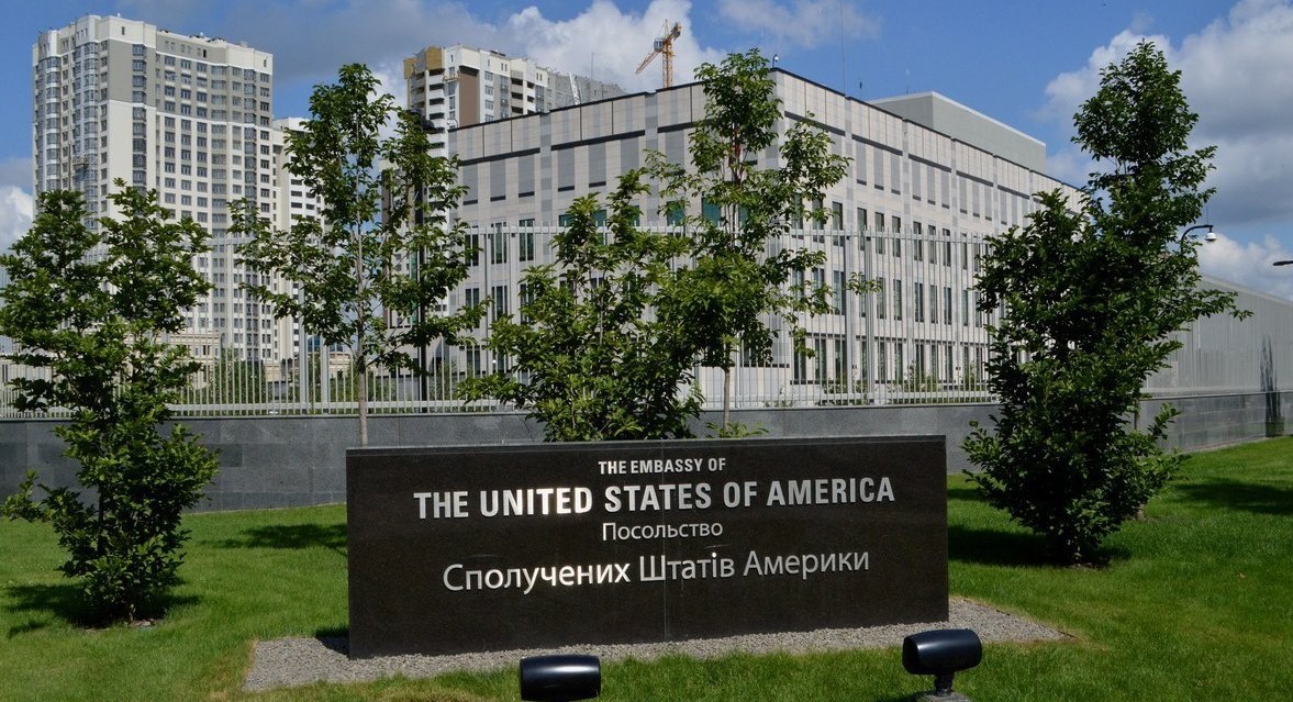 Посольство США просит американцев быть осторожными во время поездок в Украину