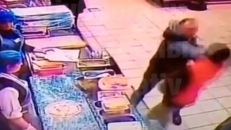 В киевском супермаркете с одного удара убили покупателя