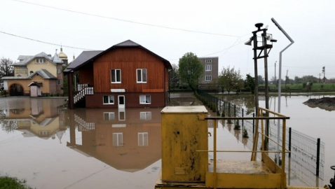 Из-за непогоды на Прикарпатье подтоплены сотни домов