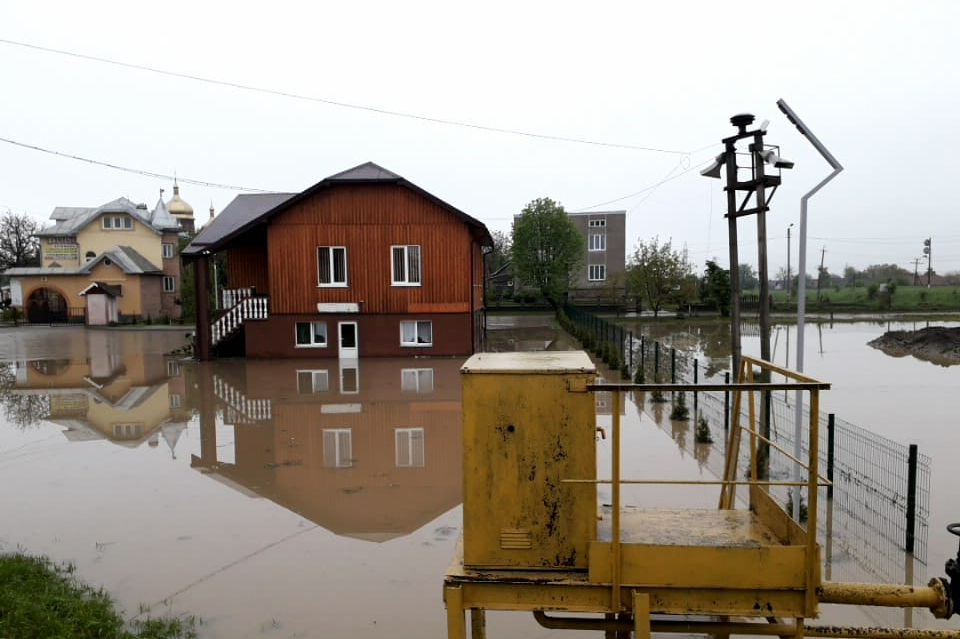 Из-за непогоды на Прикарпатье подтоплены сотни домов