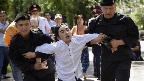 В Казахстане задержали десятки протестующих против выборов