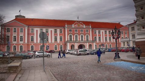 Эстонский парламент попал в скандал из-за флага ЕС