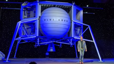 Безос показал космический аппарат для полетов на Луну