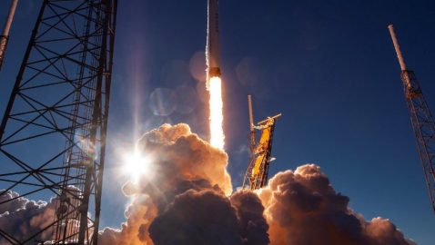 SpaceX запустила Falcon 9 с 60 спутниками