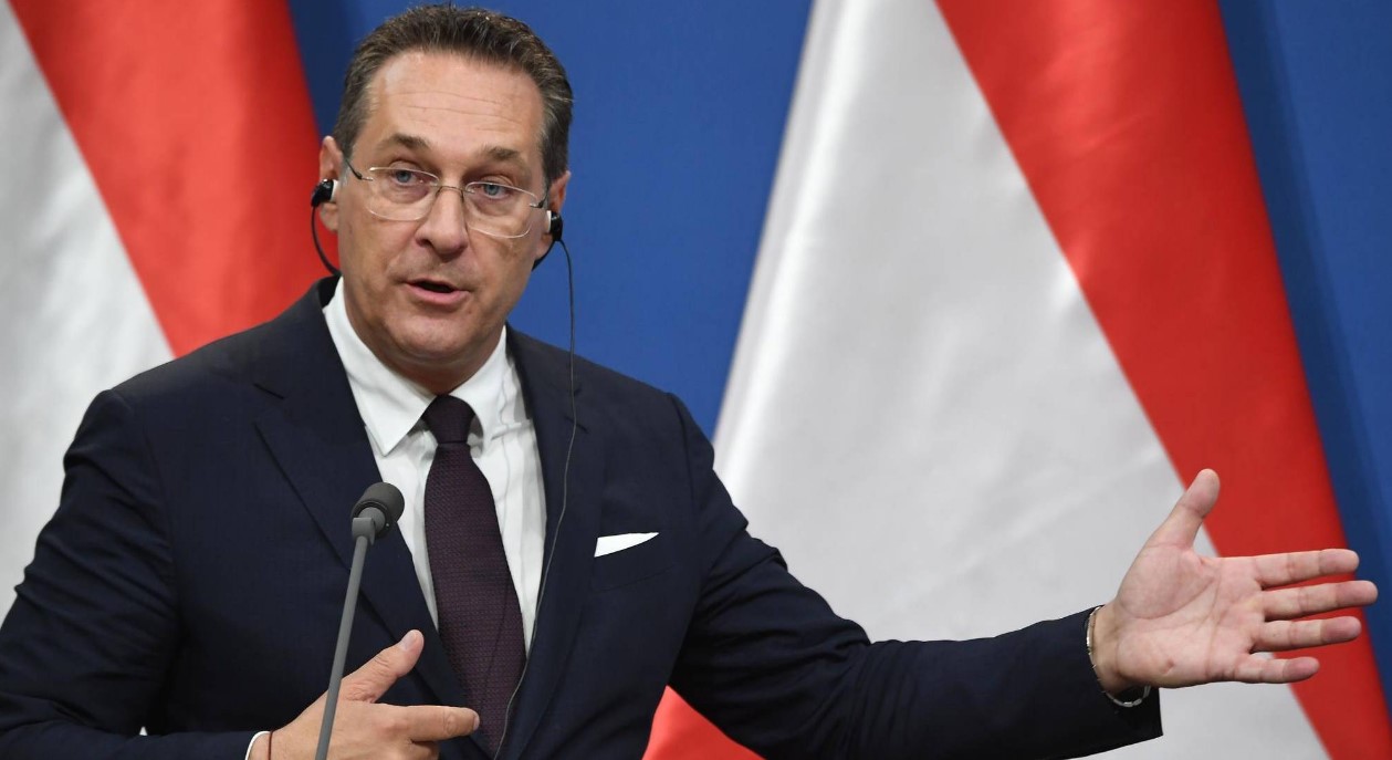 Вице-канцлер Австрии подал в отставку из-за обвинений в «сговоре с россиянами»