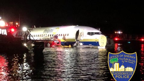 В США скатился в реку пассажирский Boeing 737