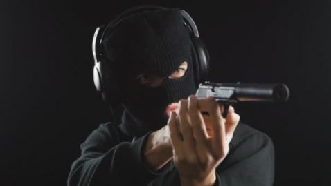 Неизвестный с оружием захватил 4 заложников во Франции