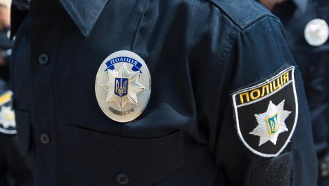 В Житомире женщина разбила бутылку о голову полицейского