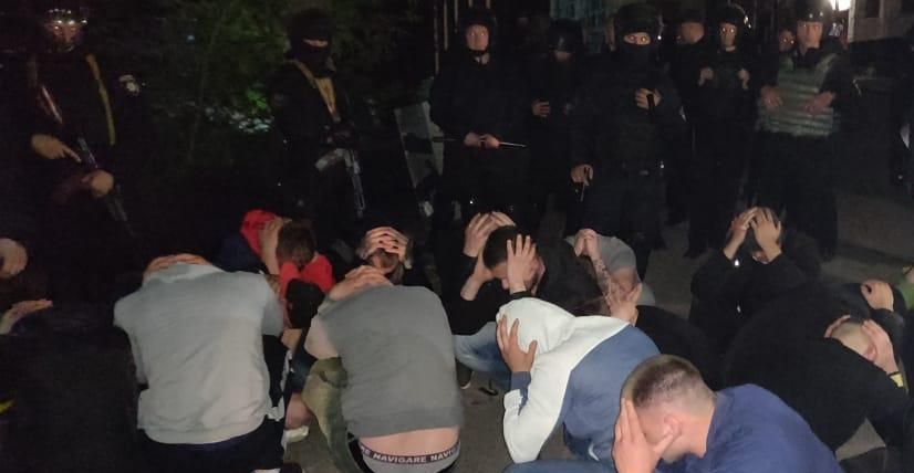 В Виннице полиция задержала 50 человек, захвативших завод