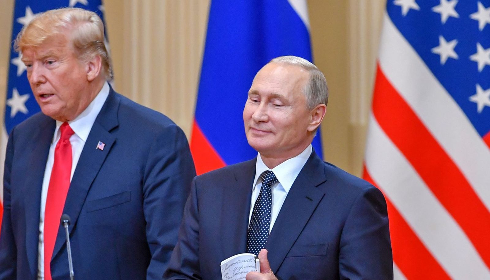 Путин и Трамп более часа общались по телефону