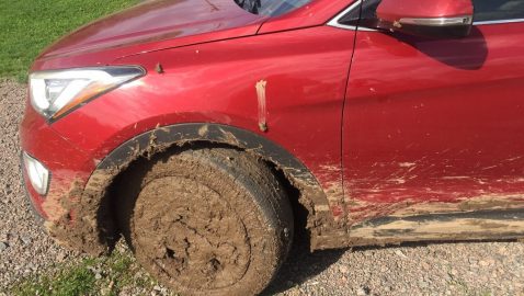 Посол Канады застрял в грязи на дороге под Черкассами