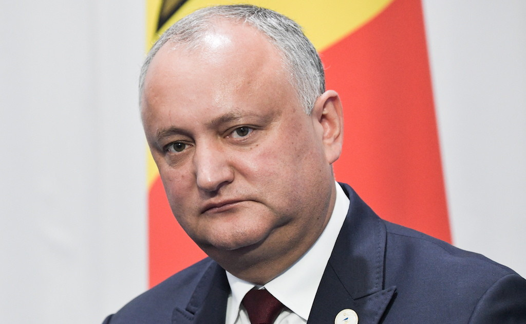 В Молдове лишили президента полномочий и распустили парламент