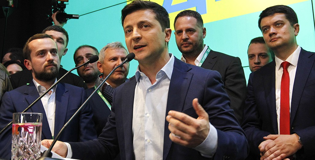 Зеленский начал съезд «Слуги народа» с шутки о речи Порошенко