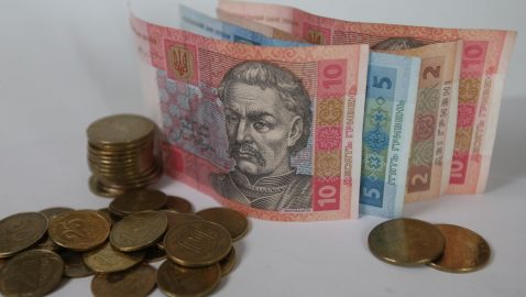 Украинцам начали начислять пеню за долги по коммуналке