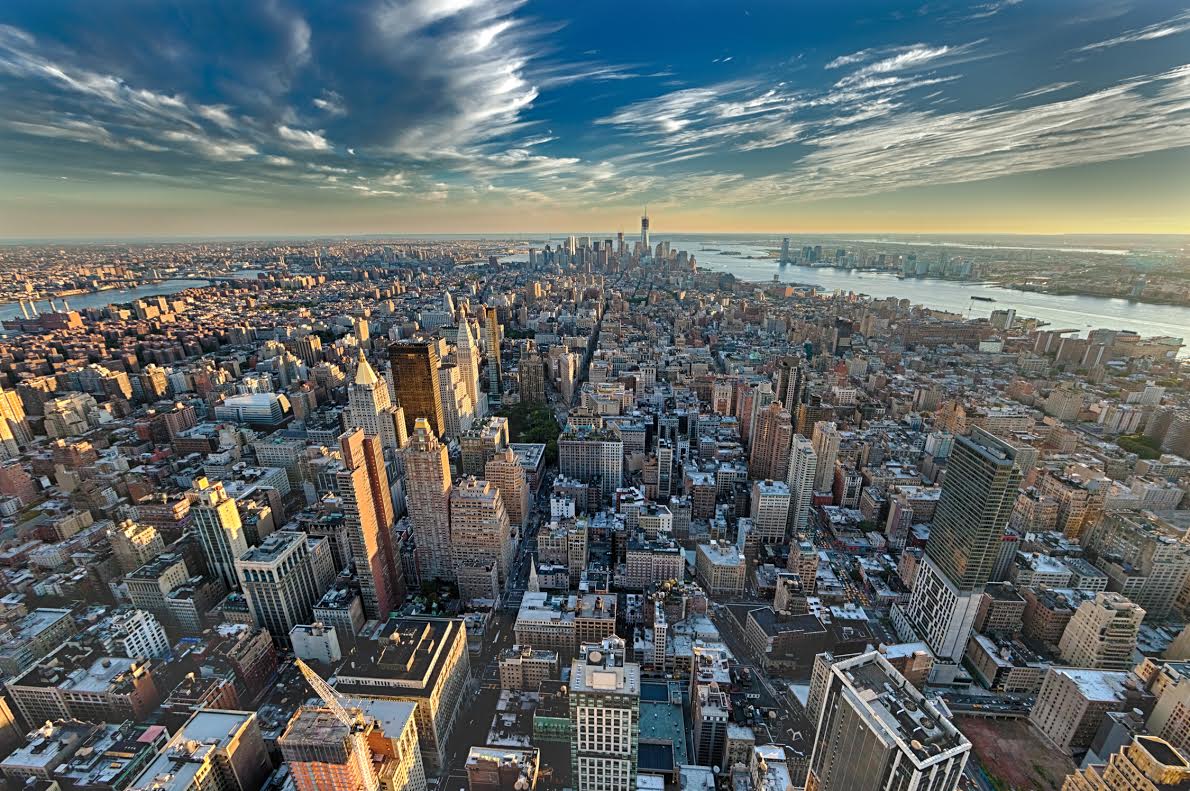 В центре Нью-Йорка вертолет упал на 54-этажное здание