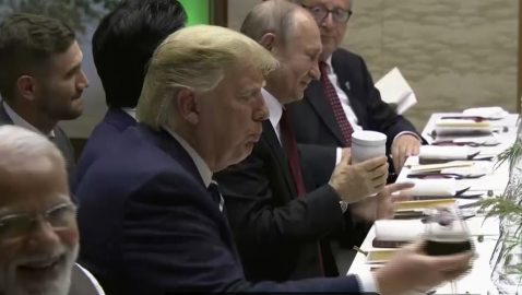 Песков объяснил, почему Путин был с термосом на ужине лидеров G20