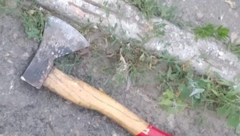 На Киевщине пьяный с топором напал на полицейского