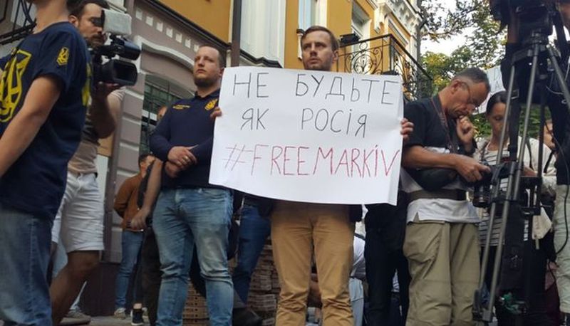 У посольства Италии требуют освободить Маркива