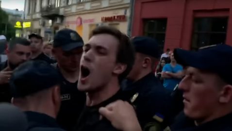 Видео: полиция скрутила кандидата в нардепы от Партии Шария