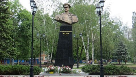 У Порошенко обжаловали возврат харьковскому проспекту имени Жукова