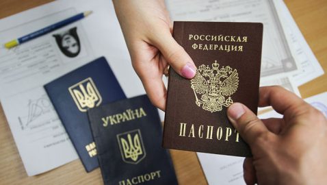 Лавров: решение РФ по паспортам соответствует международному праву