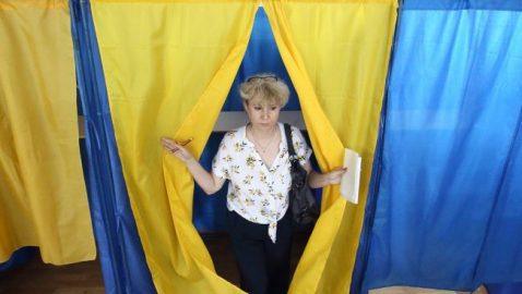 Партия Порошенко обошла «Слугу народа» на участках за рубежом