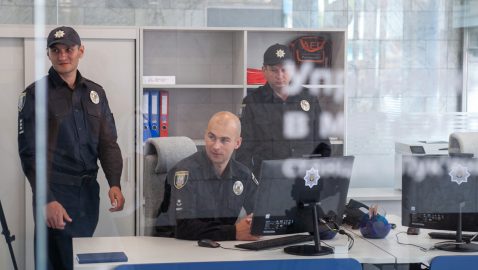 В киевском метро открыли прозрачный офис полиции