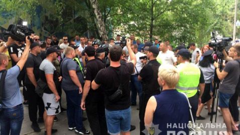 В Донецкой области протестуют против возможных фальсификаций