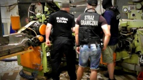 В Польше на нелегальной фабрике задержали 12 украинцев