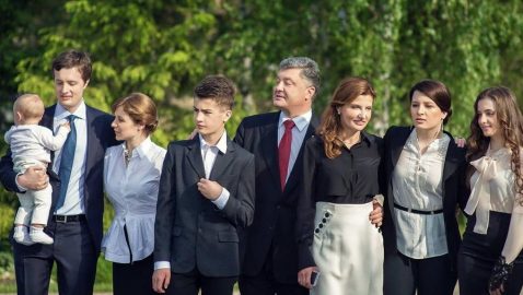 Порошенко с семьей покинул Украину – СМИ