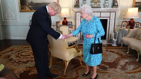 Джонсон официально стал премьером Великобритании