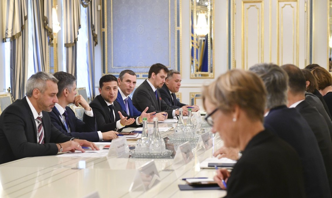 Зеленский обсудил поддержку реформ с послами G7, ЕС и НАТО