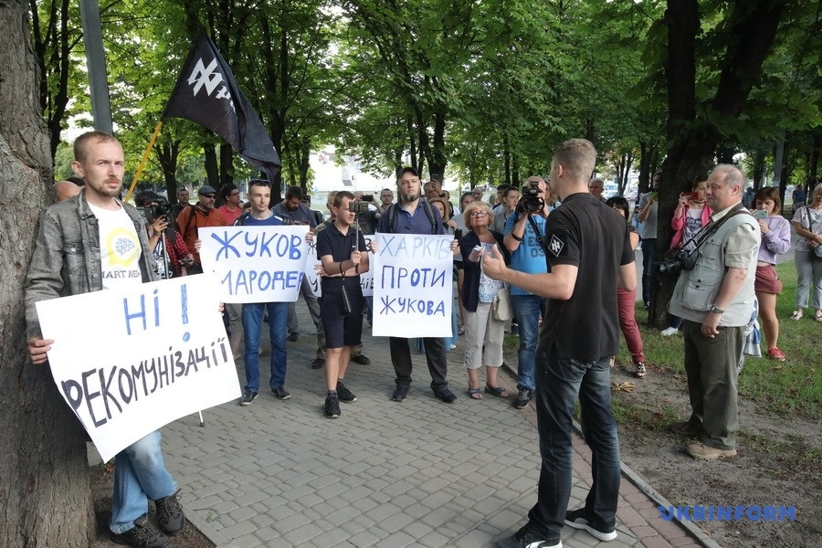 В Харькове протестовали у восстановленного памятника Жукову
