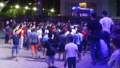 В Бишкеке начали разгонять сторонников Атамбаева