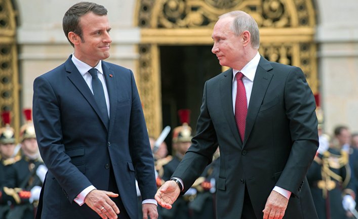 Песков: Путин и Макрон обсудят во Франции «нормандский формат»