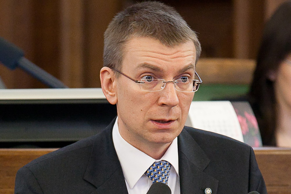 Глава МИД Латвии в соцсетях поспорил с посольством России