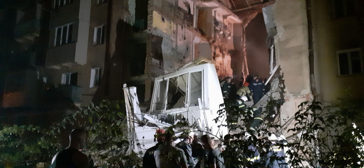 В Дрогобыче – взрыв в многоэтажке: подъезд обрушился с первого по четвертый этаж