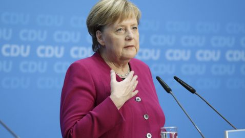 Меркель выступила за переговоры между Зеленским и Путиным