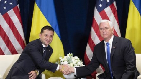Зеленский и Пенс обсудили по телефону помощь Украине