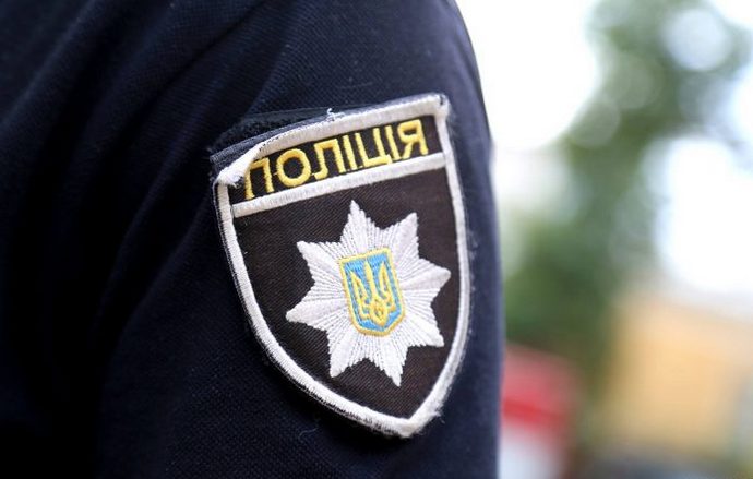 В Харькове патрульные подрезали скутер, издевались над водителем и требовали деньги