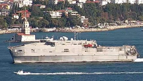 В Черное море вошел американский корабль, флот России взял его на сопровождение