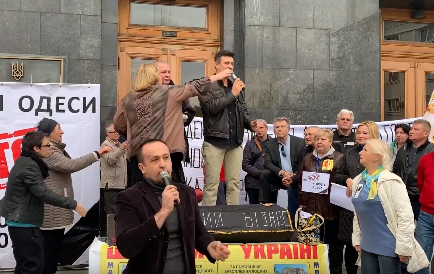 Протестующие на Банковой прогнали «слугу народа» Тищенко