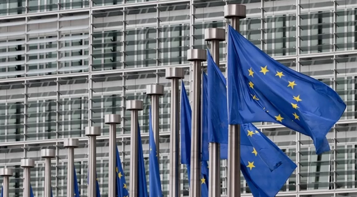 В Еврокомиссии не стали комментировать обвинения Зеленского, но напомнили Украине об обязательствах