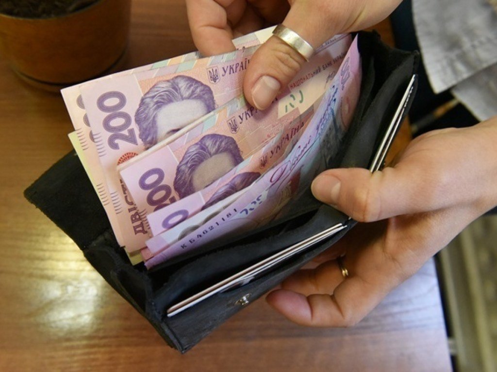 Кабмин планирует повысить минимальную зарплату в Украине