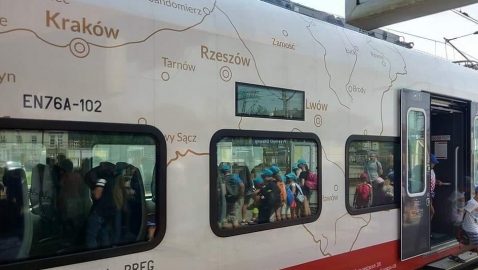 Польша обозначила Львов и Ровно польскими городами на своем поезде