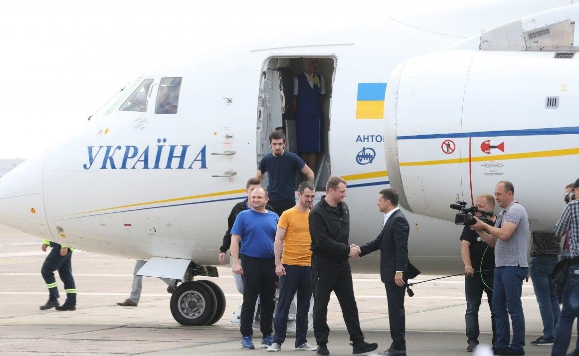 Освобожденным украинцам выплатят по 100 тысяч гривен