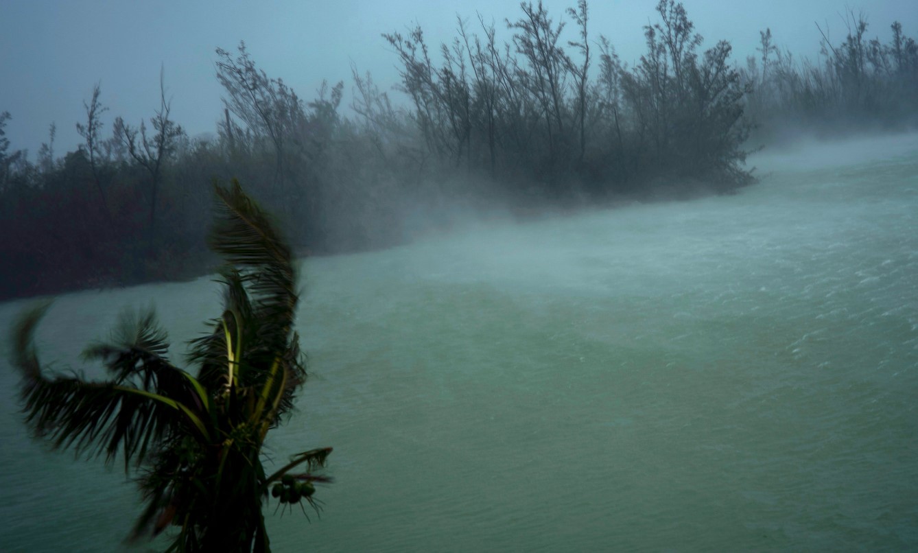 Появилось видео из эпицентра урагана Дориан