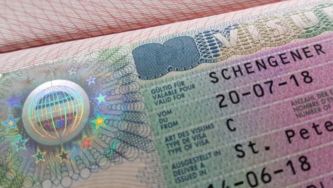 Bild: Германия выдает визы жителям Донбасса с российскими паспортами
